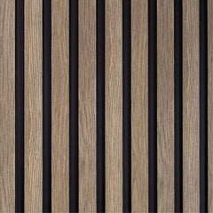 Panel decorativo de listones de madera y fondo negro para paredes interiores
