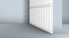 Moldura decorativa blanca de pared con diseño moderno de líneas verticales en espacio interior