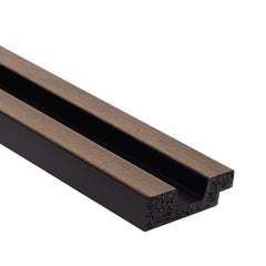 Perfil decorativo marrón y negro para pared, ideal para acabados y molduras modernas