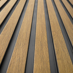 Panel decorativo de listones efecto madera y negro, ideal para paredes modernas de interiores