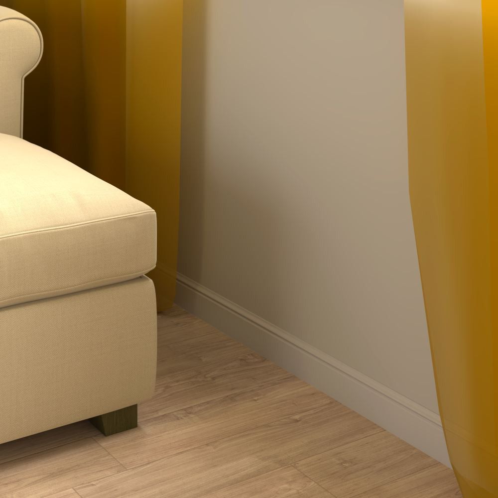 Rodapié decorativo blanco en pared beige con suelo de madera y sofá claro
