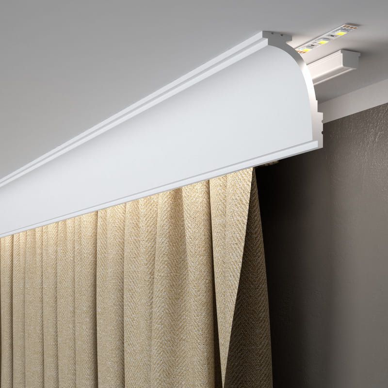 Moldura decorativa blanca de techo con cortina beige y luz LED, ideal para interiores modernos.