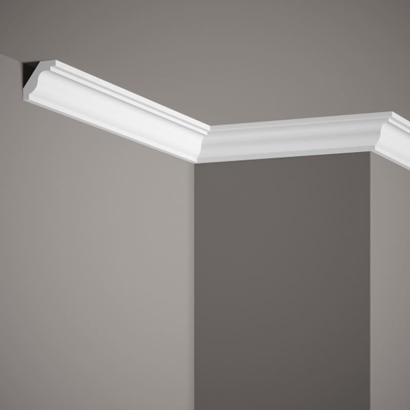 Moldura decorativa blanca para techo instalada en una esquina de pared gris moderna.