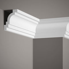 Moldura decorativa blanca para techo con diseño moderno en esquina de pared interior.