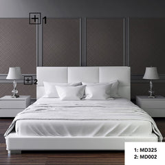 Dormitorio moderno con molduras decorativas en pared y rodapié gris, cama blanca y mesas de noche.