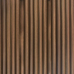 Panel decorativo de moldura acanalada efecto madera para pared interior.