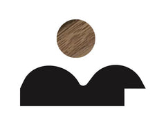 Perfil de moldura decorativa negra con muestra de textura de madera encima