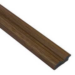 Moldura decorativa de madera tono roble para pared o suelo, detalle de acabado elegante