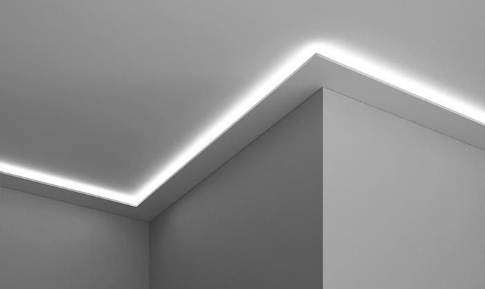 Moldura decorativa de techo con luz LED empotrada en esquina de pared moderna.
