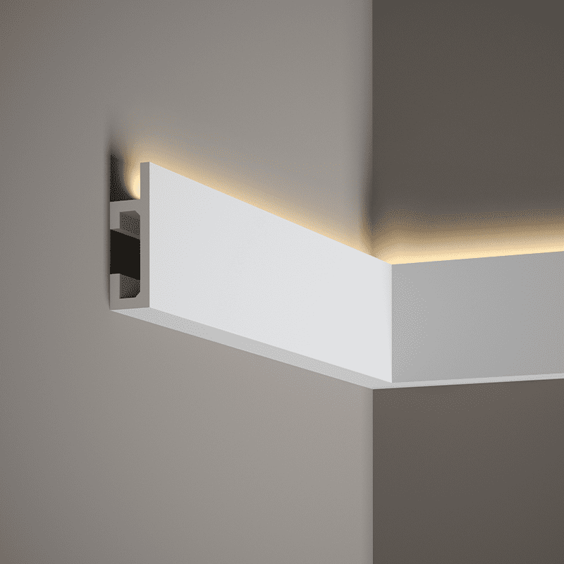 Moldura decorativa blanca para techo con luz indirecta LED empotrada en esquina.