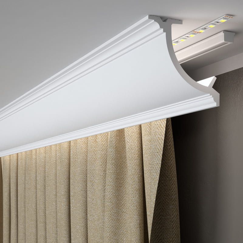 Moldura decorativa blanca para techo con cortina beige y tira de luz LED oculta