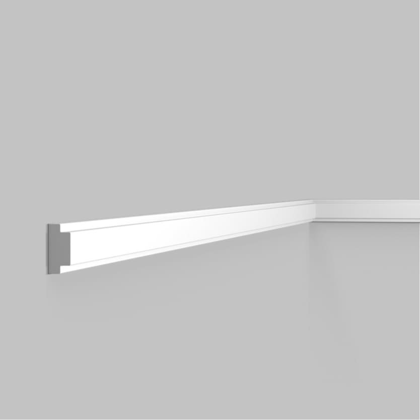 Moldura decorativa blanca para pared, diseño moderno y elegante en interior minimalista