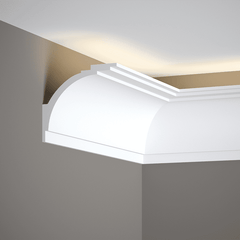 Moldura decorativa blanca para techo con diseño curvo y detalles modernos instalada en esquina