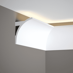 Moldura decorativa curva blanca para techo con iluminación LED indirecta, ideal para interiores modernos.
